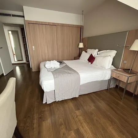 Aparthotel Paris Cdg Airport 4*